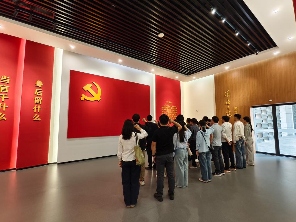 通过沉浸式警示雷速体育官网最新版下载